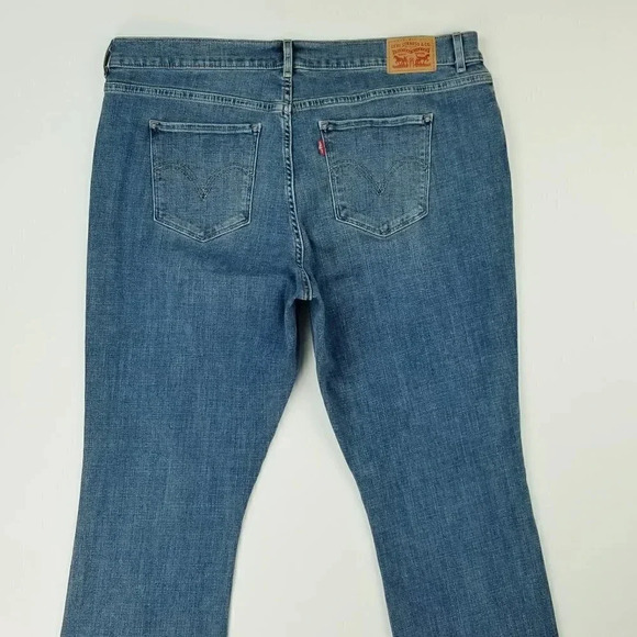 Levi's 18M Women's Classic Boot Women's Blue denim Jeans Size 34X32 Logo Patch - Picture 1 of 11